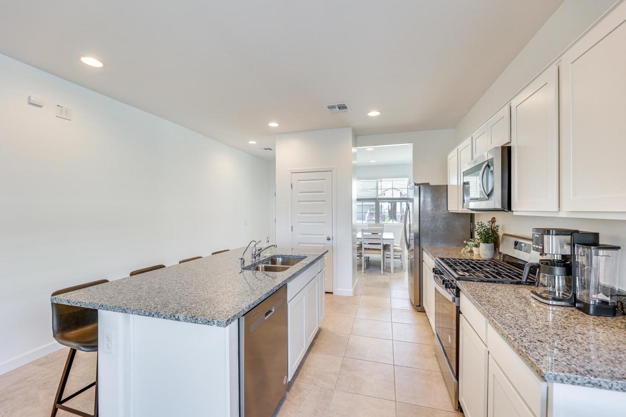 Maricopa Home With Putting Green And Covered Patio! Екстериор снимка